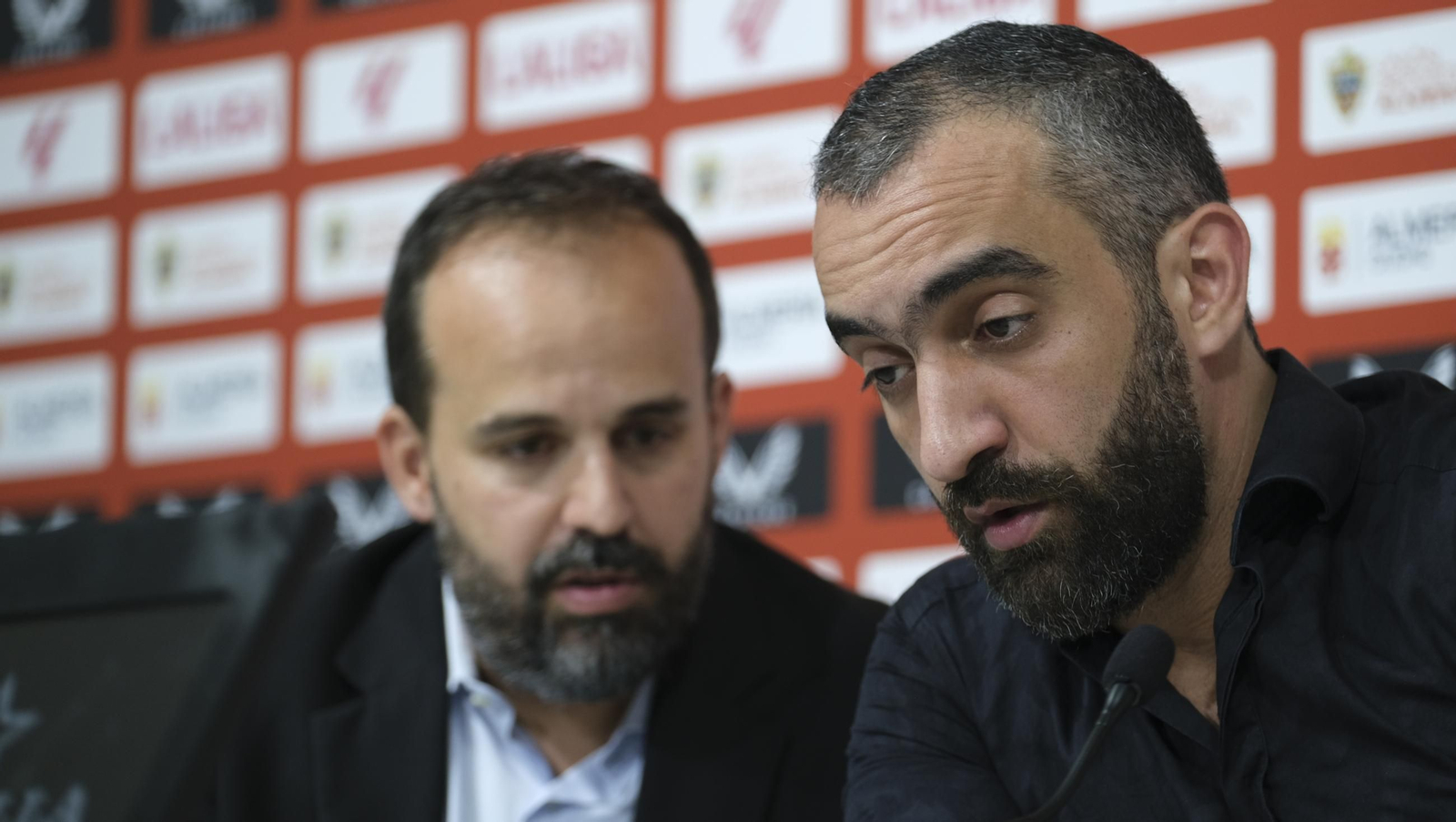 Mohamed El Assy, CEO de la U.D. Almería, en rueda de prensa, en imágenes