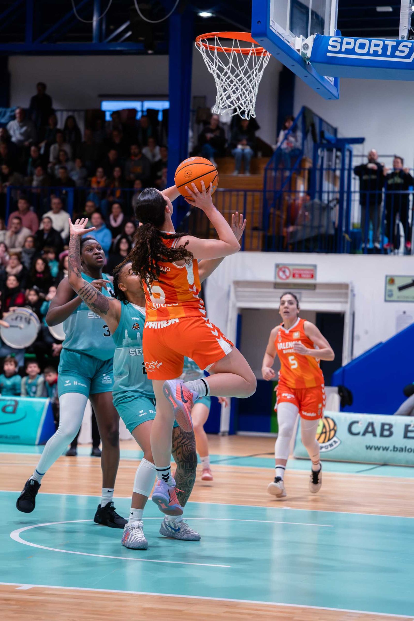 Apoteosis en Estepona; cae el campeón Valencia (67-66)