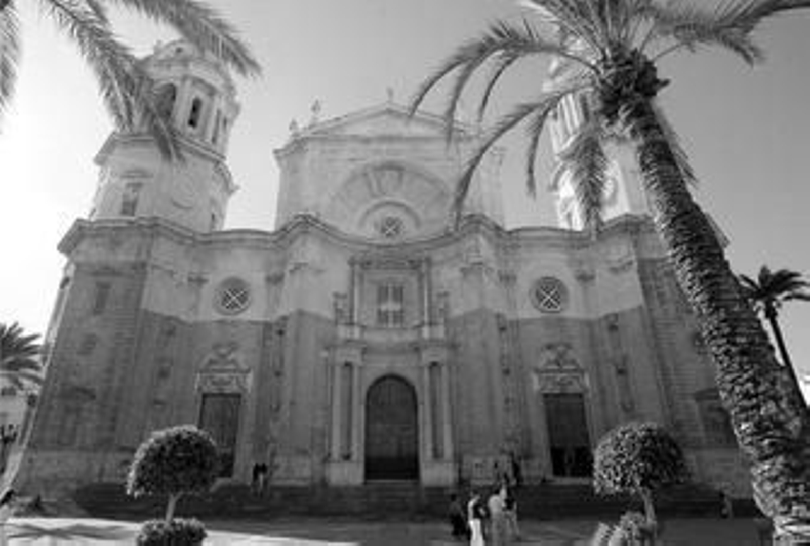 Fachada principal de la Catedral, donde en el futuro podría instalarse la reja que desde hace años viene solicitando el Cabildo.