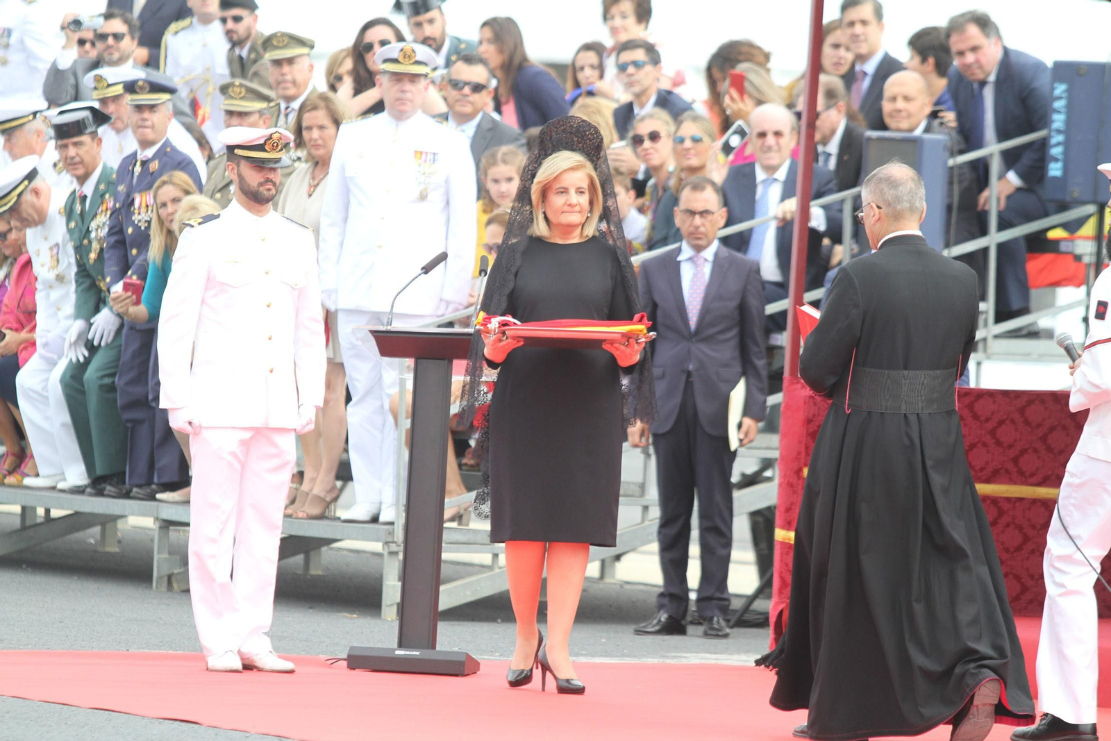 Entrega de la bandera de combate a la fragata Cristobal Colón
