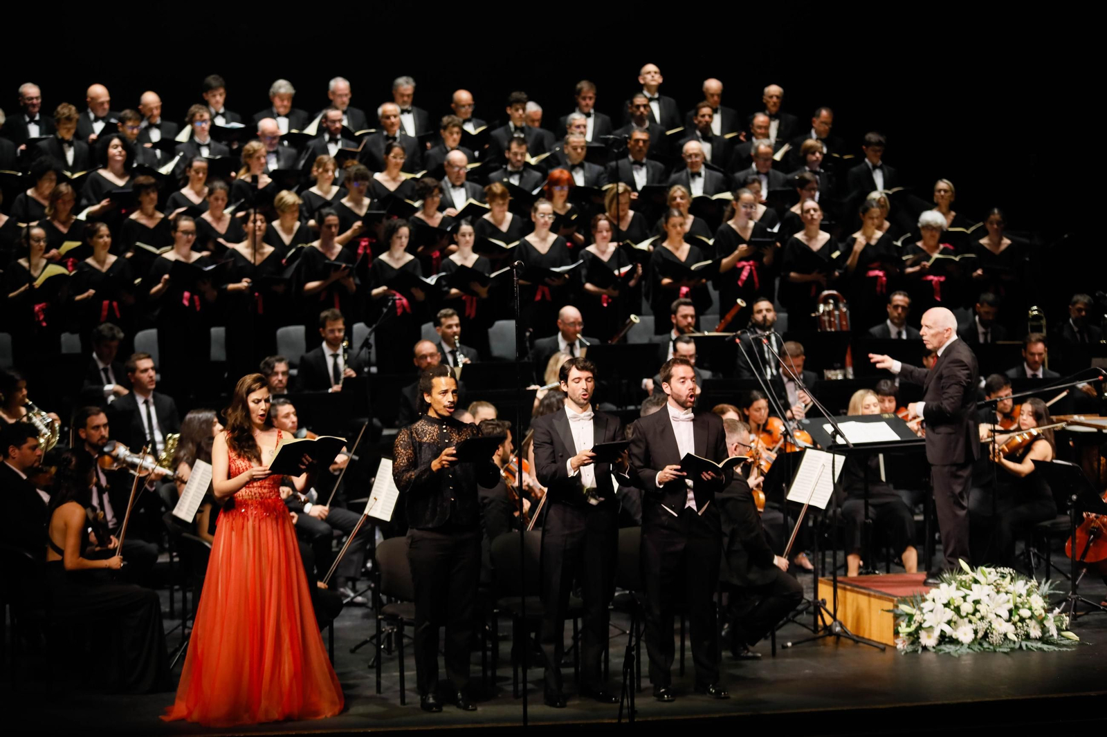 Imágenes de la novena Beethoven interpretado por la OCAL y Orfeón para Cajamar