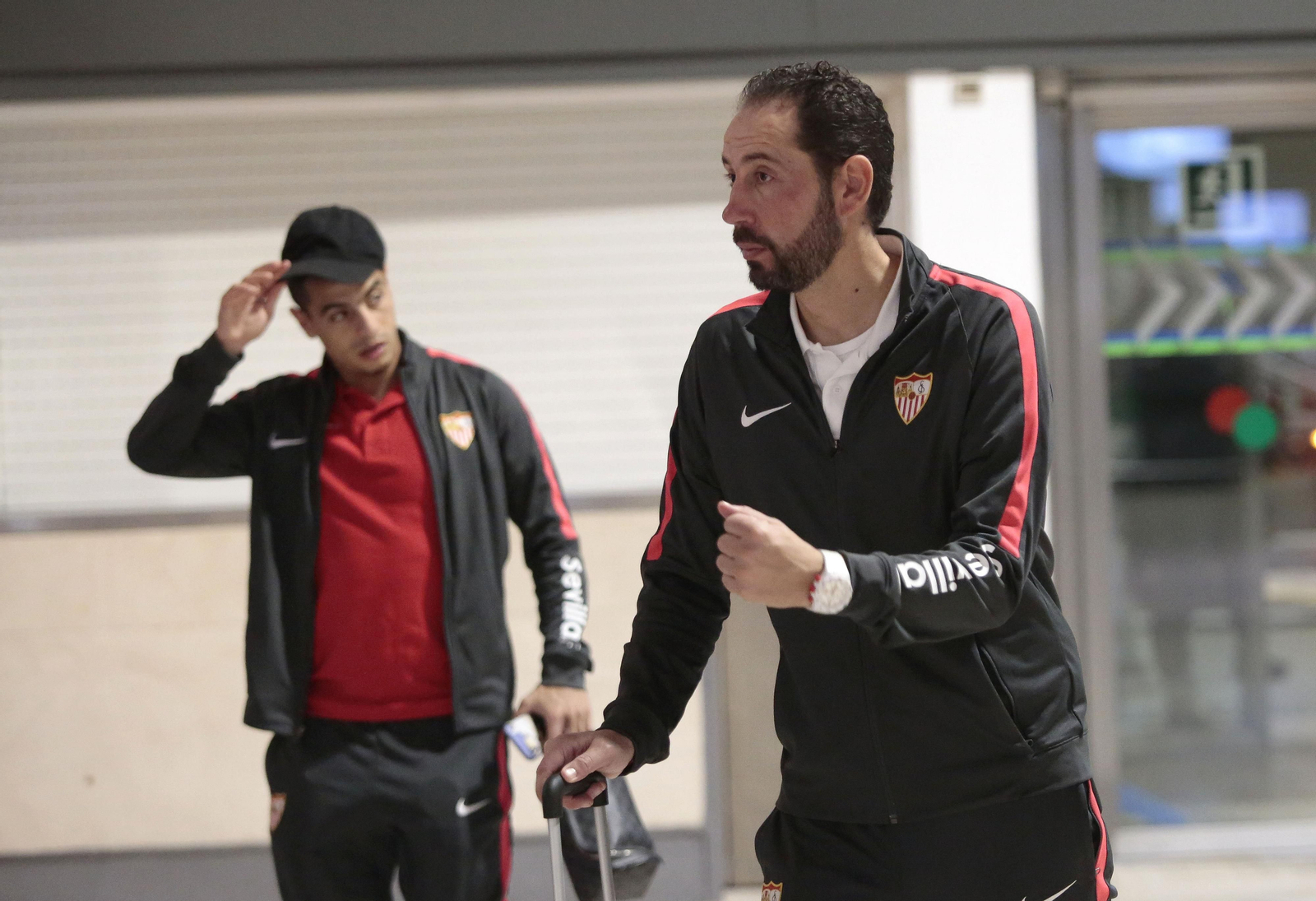Pablo Machín, en uno de los viajes del Sevilla ante Ben Yedder.