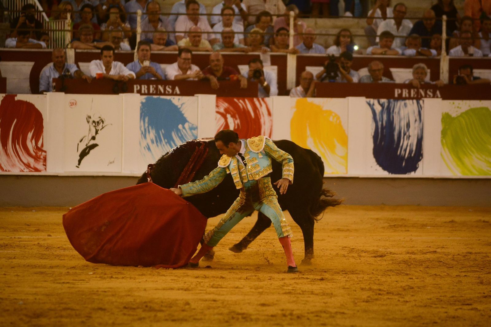Enrique Ponce durante la faena de muleta al toro 'Jaraiz'.