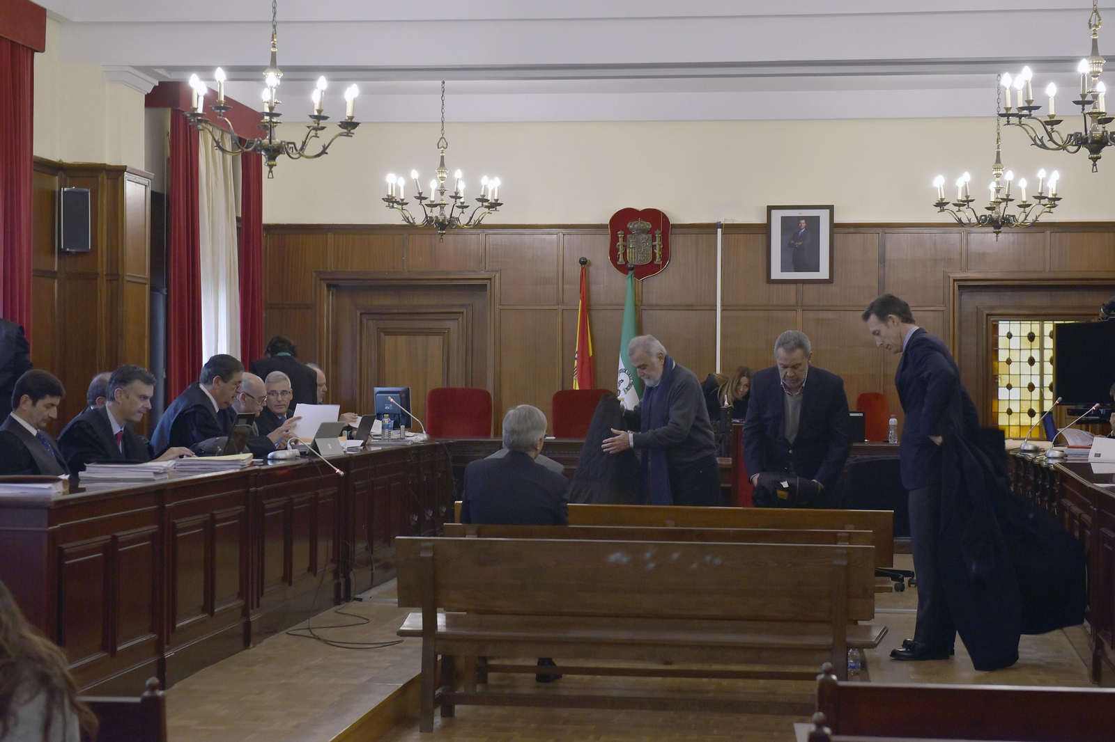 Torrijos, en el banquillo.