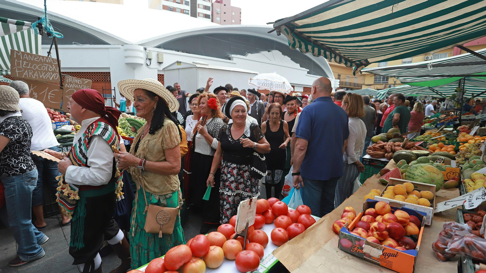Las mejores fotos del paseo por el mercado de Entremares 2019