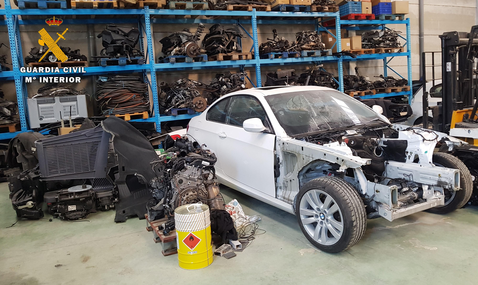 Uno de los turismos localizados por la Guardia Civil.