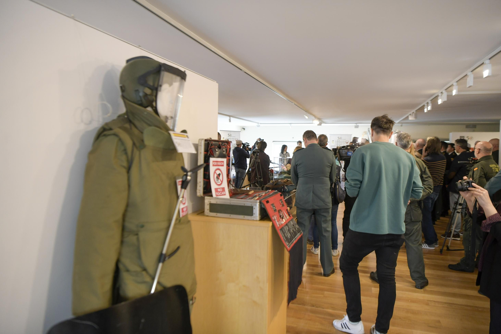 Imagen de la exposición del servicio de detección de explosivos de la Guardia Civil en Granada