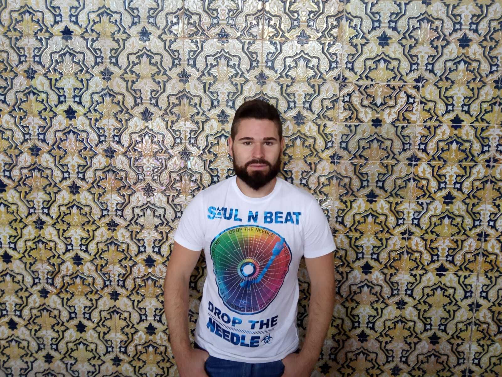 “El mundo empresarial evoluciona más rápido que cualquier plan de estudios”