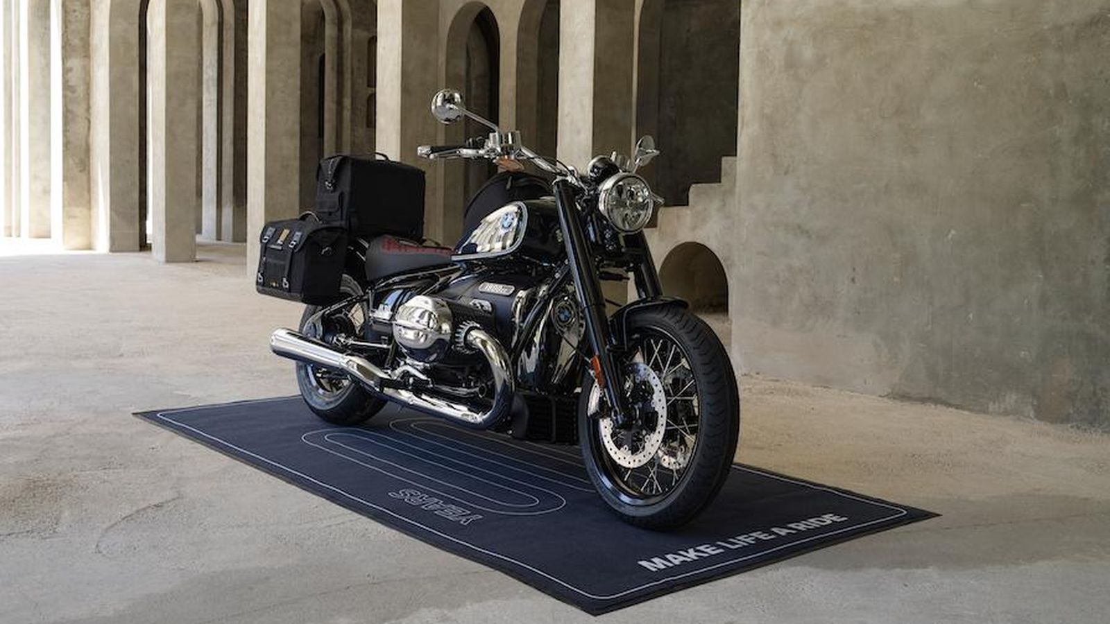 La BMW R 18 puede personalizarse aún más para convertirse en una auténtica correcaminos y acentuar su carácter custom.