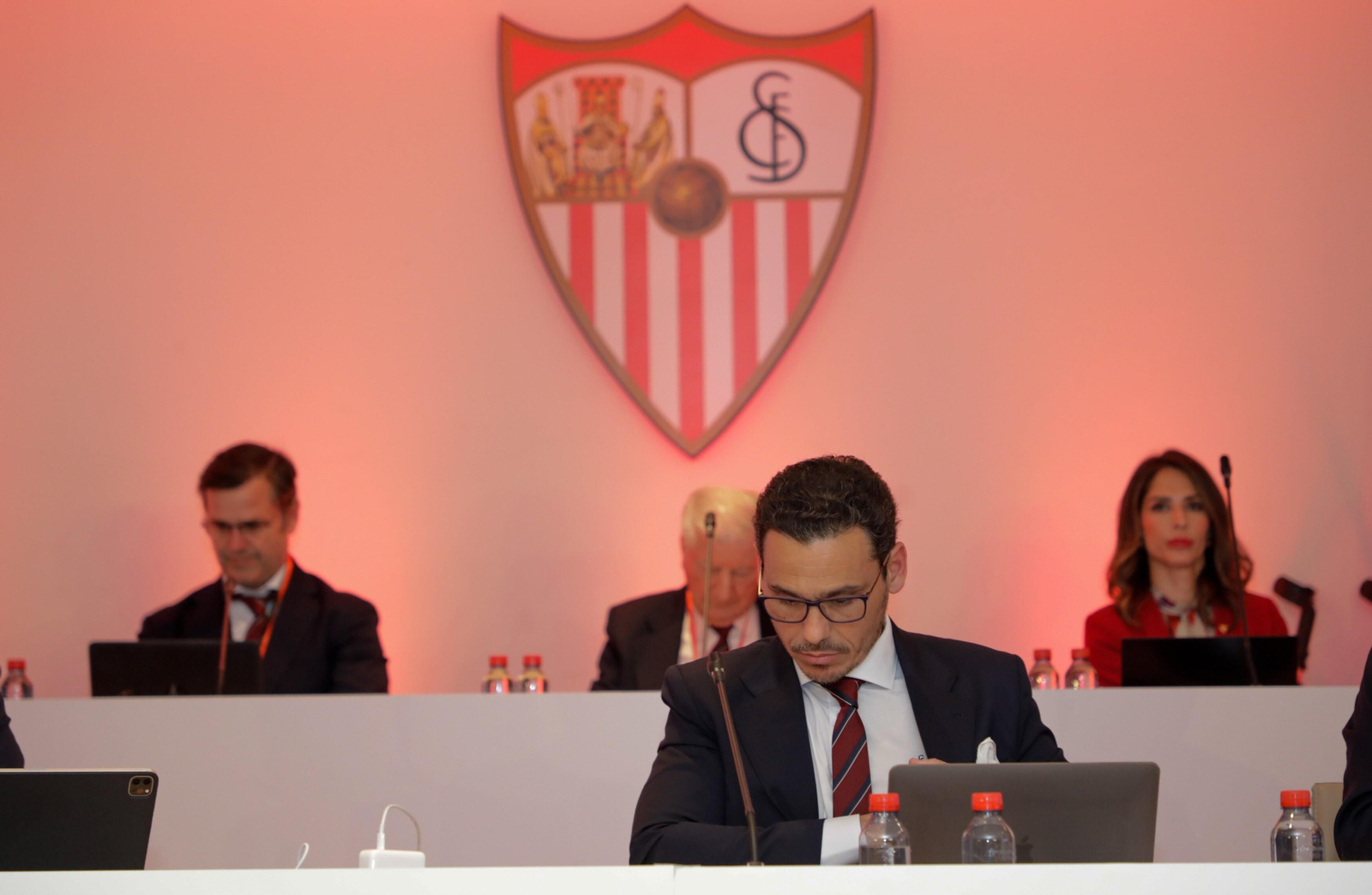 Las fotos de la Junta General Extraordinaria del Sevilla