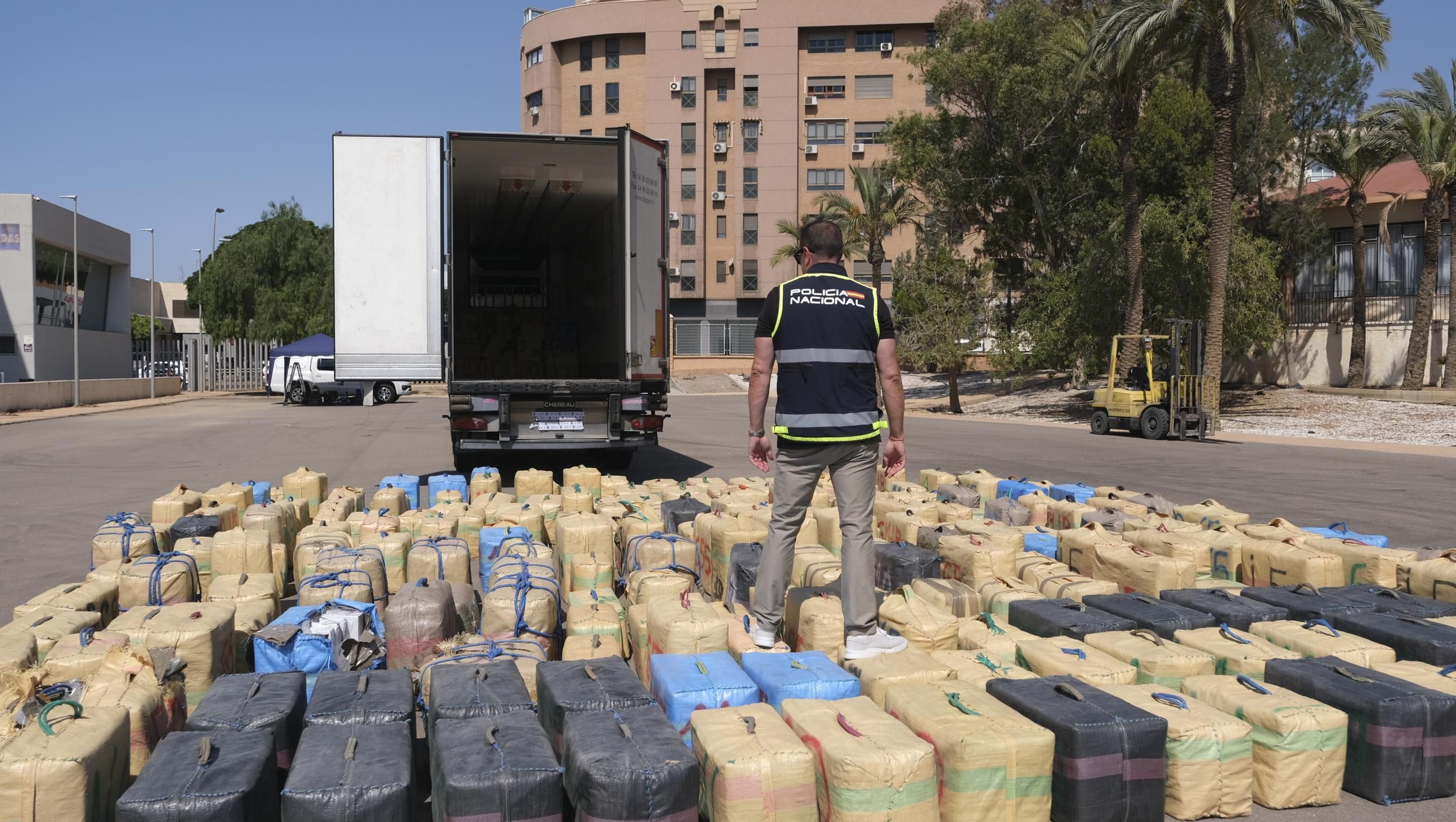 La Policía Nacional incauta 15 toneladas de hachís, en imágenes