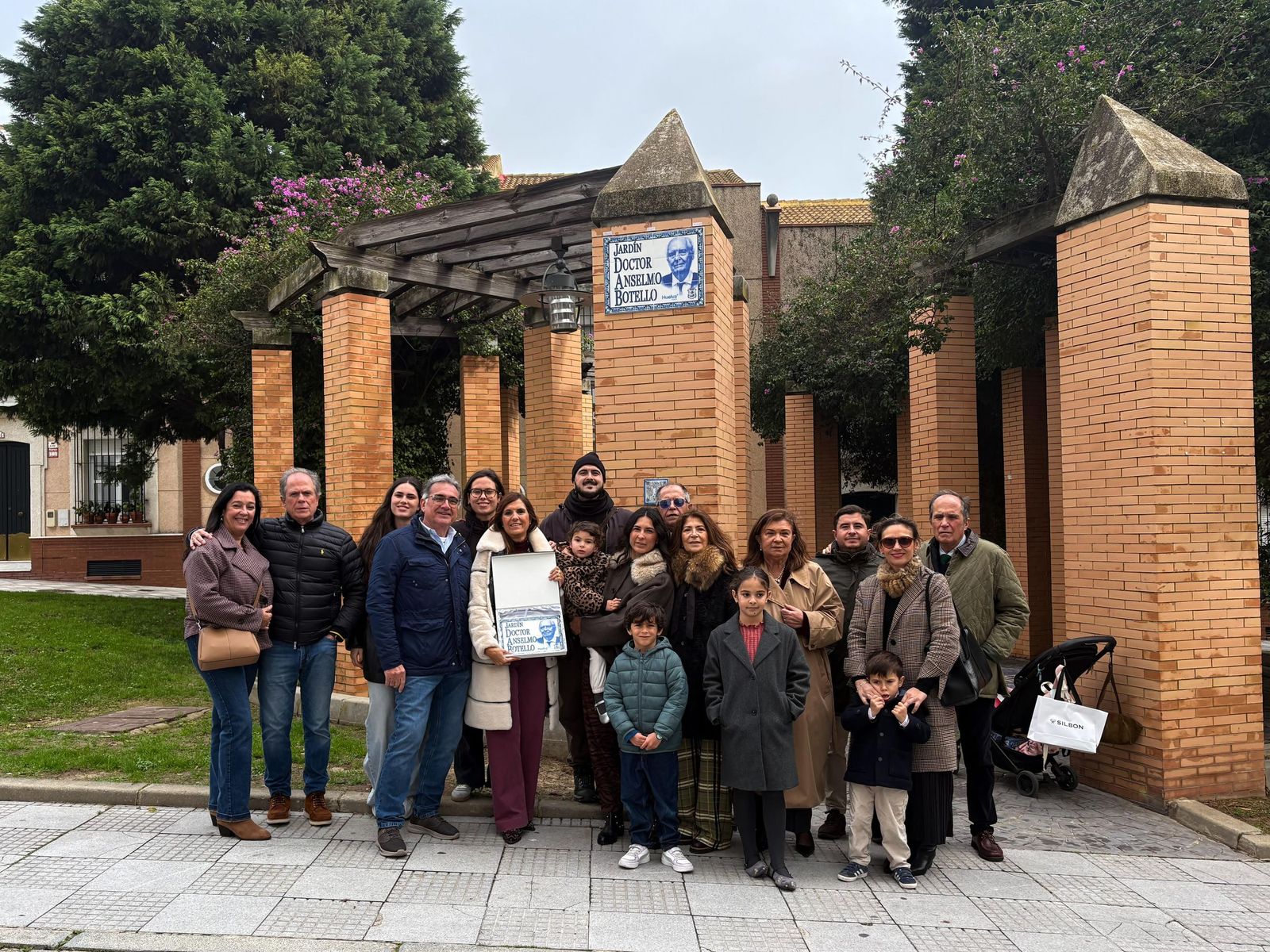 Fotografías de la rotulación del jardín Doctor Anselmo Botello