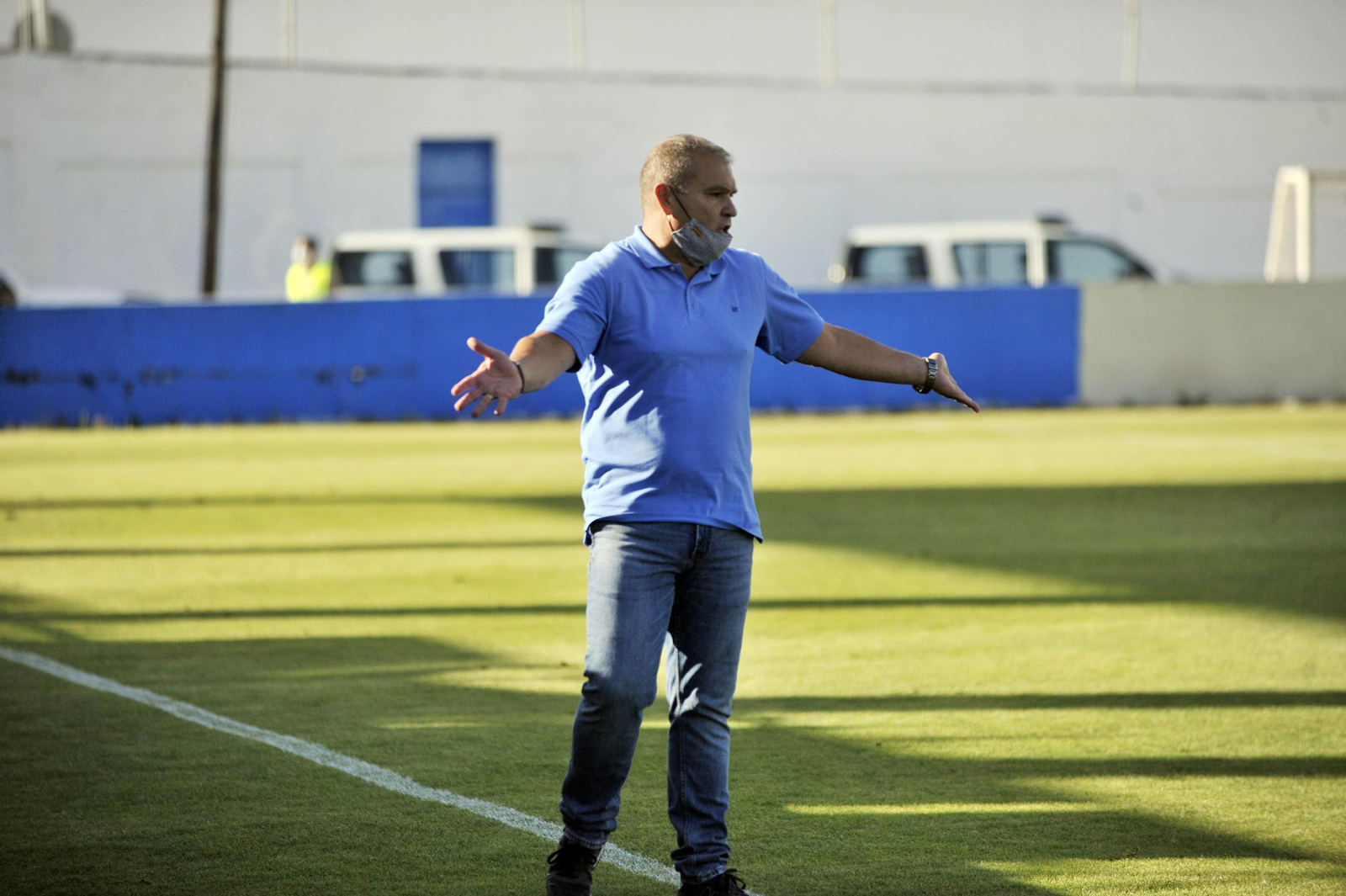 Javi Rivas, durante un lance del partido en el Antonio Gallardo de Arcos.