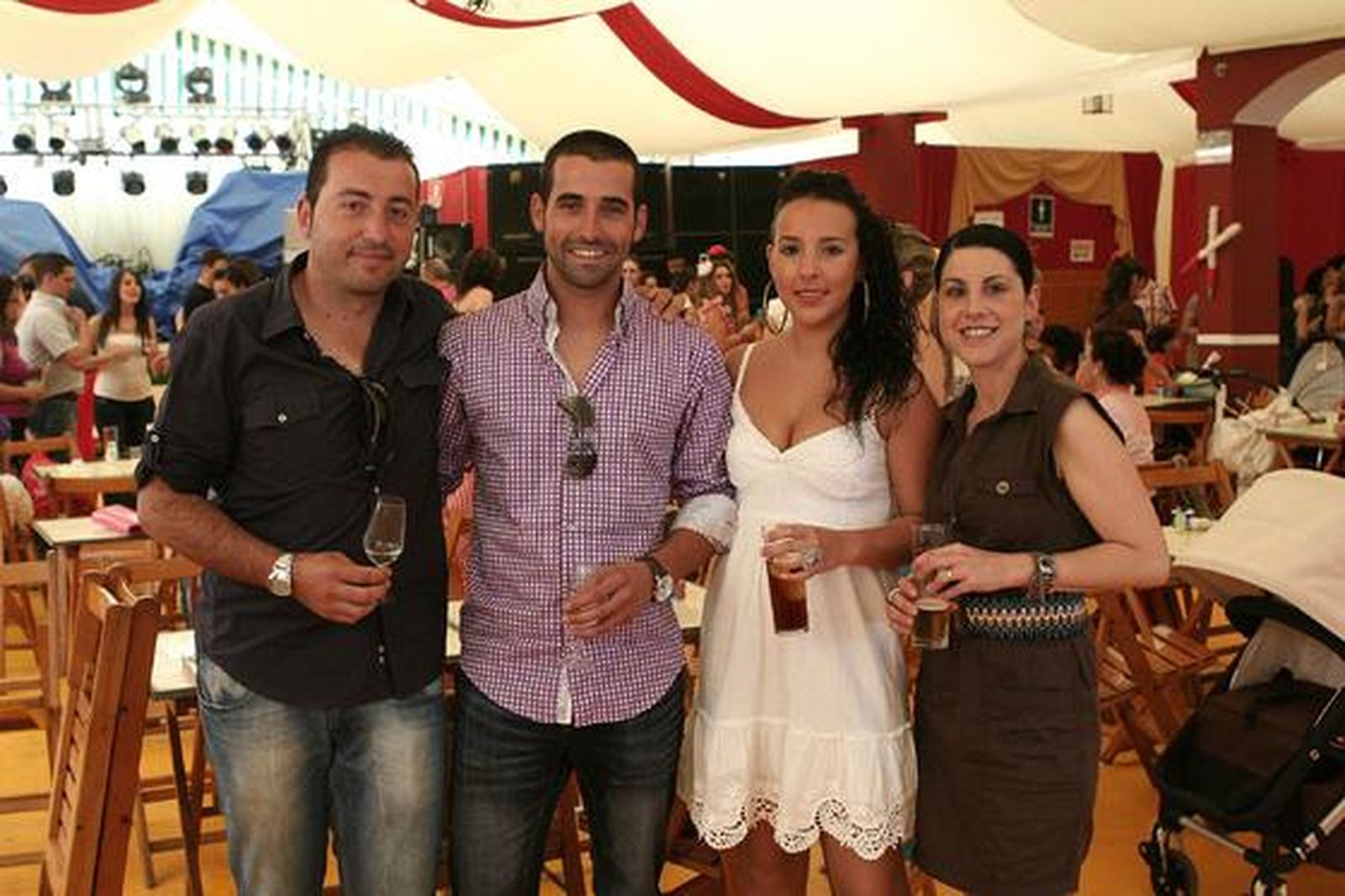 Cuatro amigos disfrutan del ambiente de tarde.

Foto: Vanessa Perez