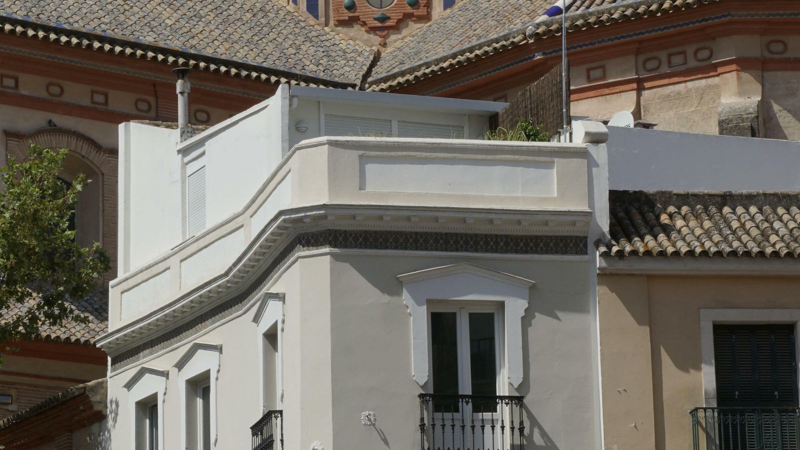 La planta ático se encuentra por encima de la altura permitida.