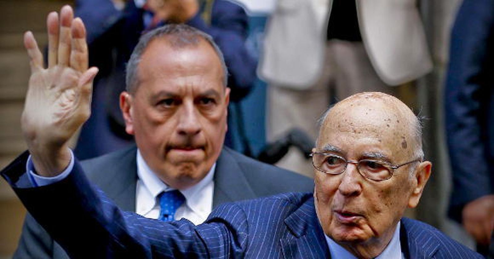 Napolitano firma su dimisión como presidente de Italia