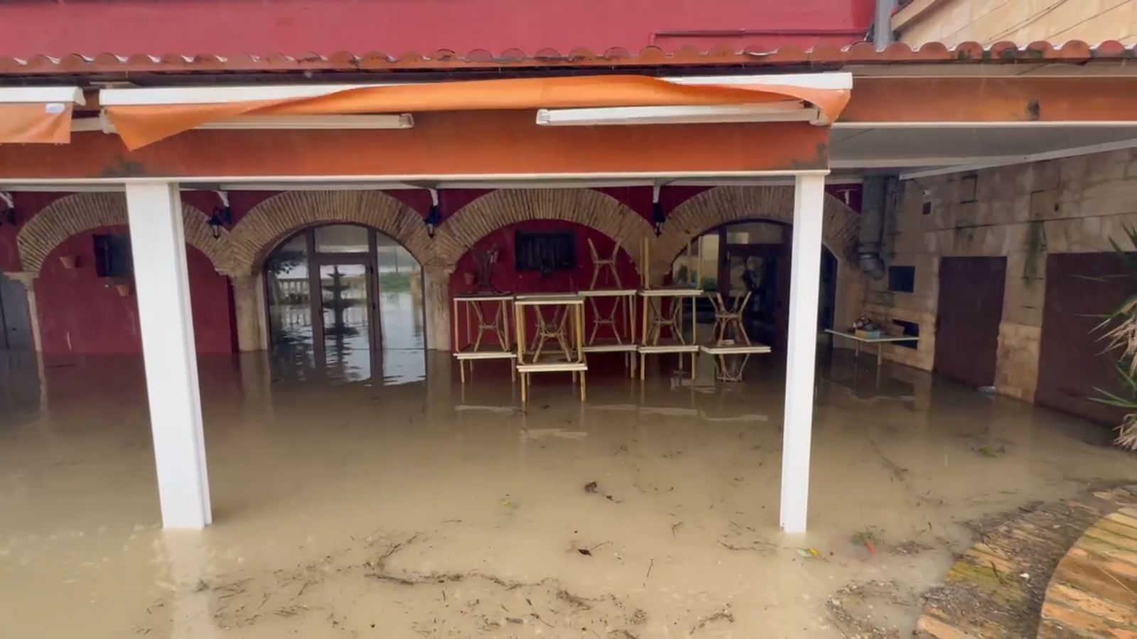 La Venta de Cartuja, inundada por la crecida del río