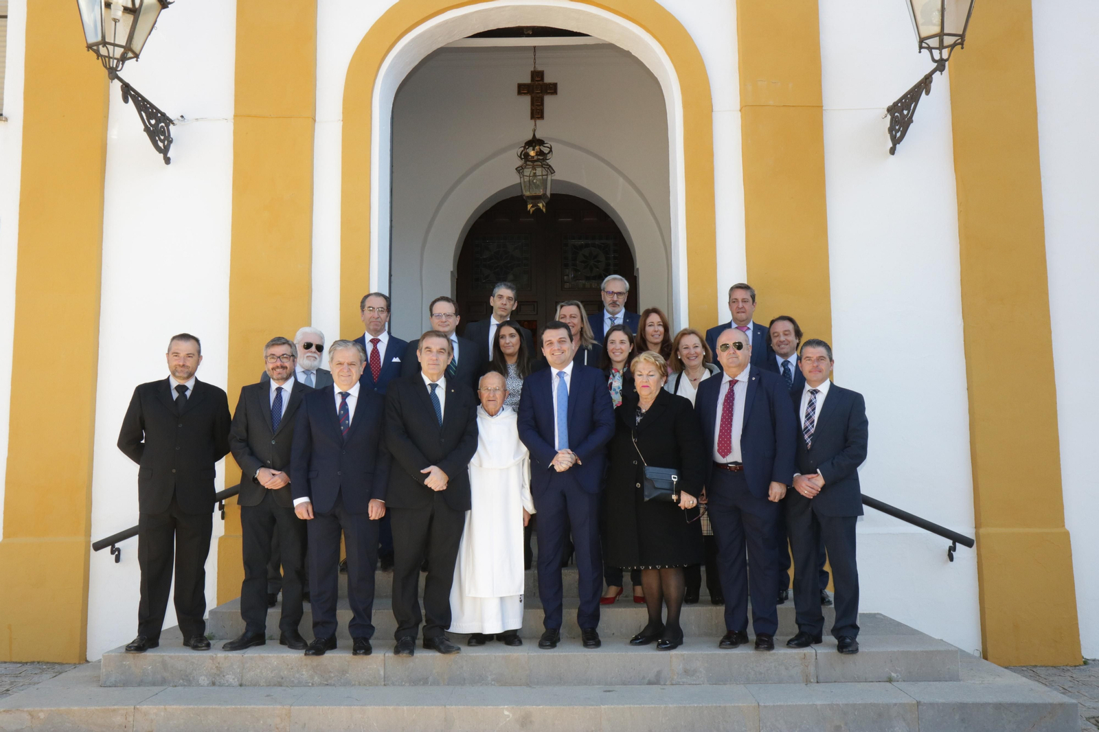 El alcalde de Córdoba, en el centro, en el santuario Scala Coeli.