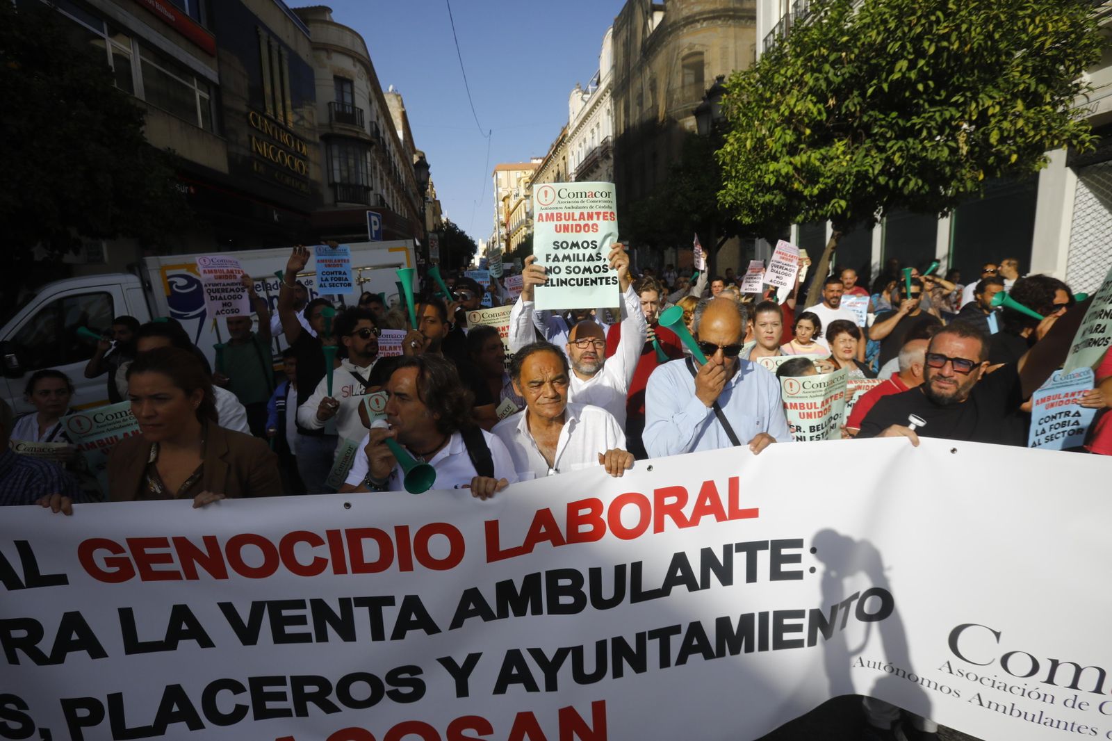 La protesta de los comerciantes ambulantes en Córdoba, en imágenes