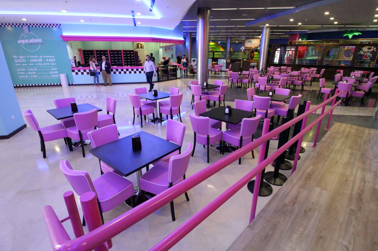 Imágenes del Aqualon Bowling.