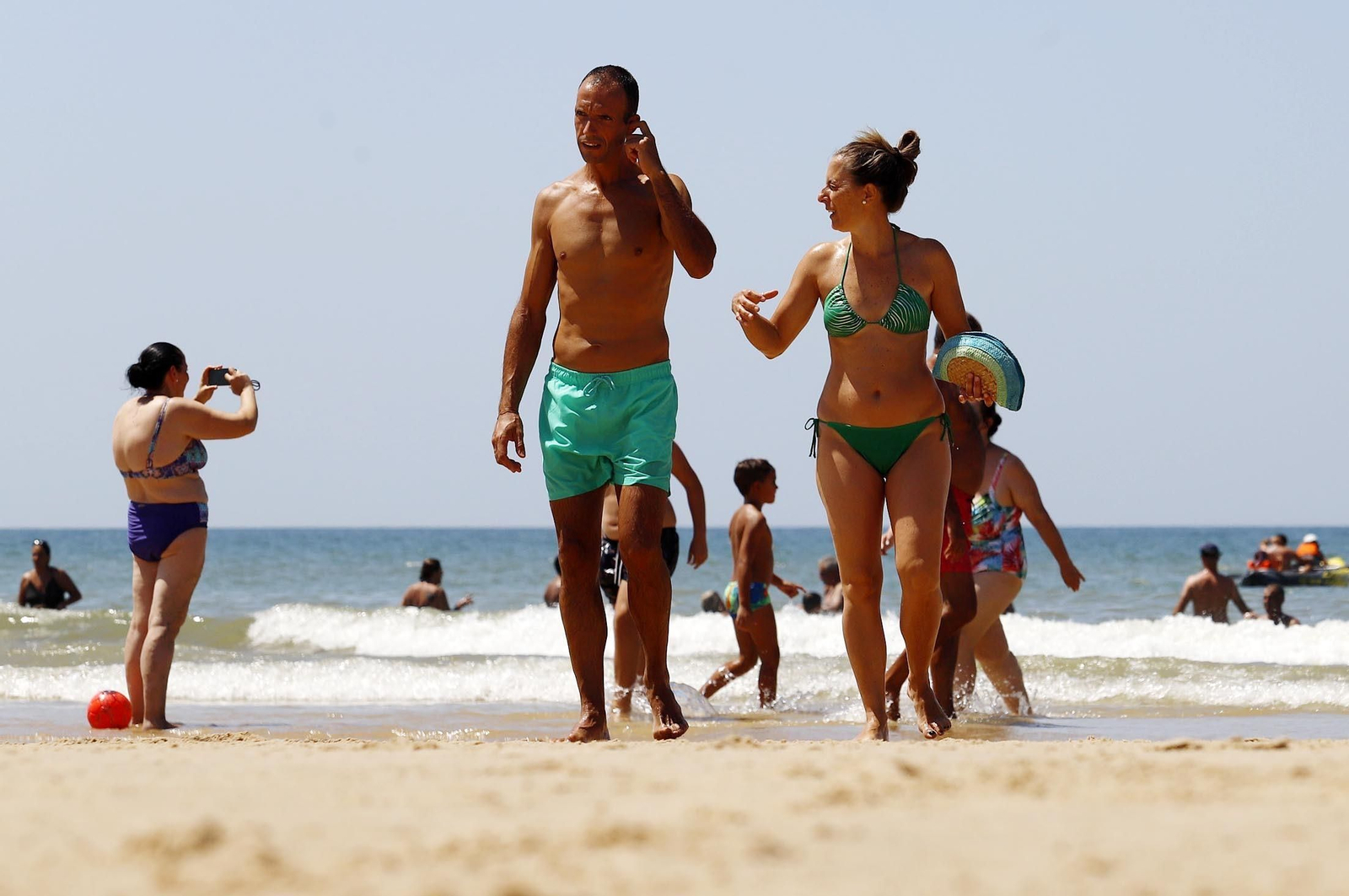 Imágenes de la playa de Matalascañas en un domingo caluroso
