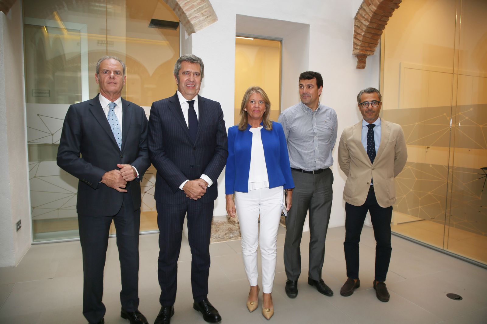 La alcaldesa, Ángeles Muñoz, junto al director general de Incyde, Javier Collado, en el vivero de empresas.