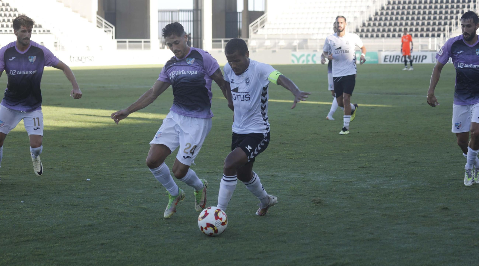 Las fotos del Balona - Estepona de pretemporada en el Ciudad de La Línea (1-1)