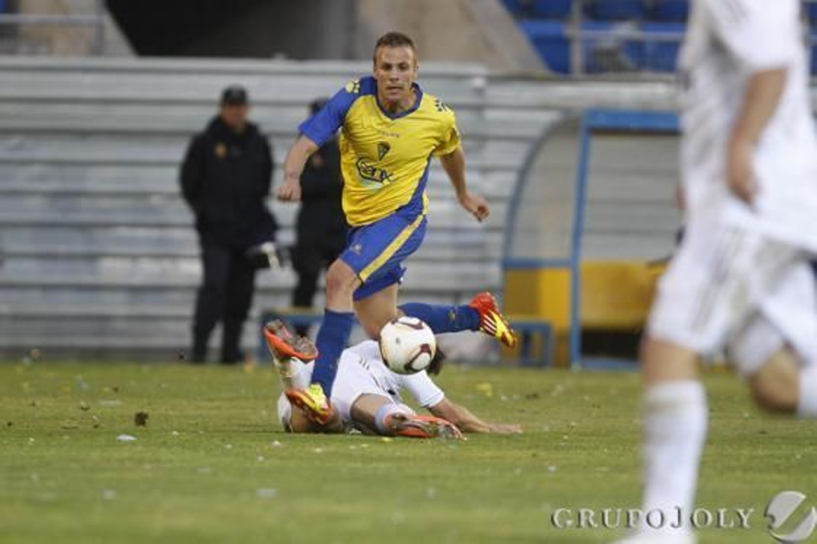 El alicantino se marcha de un defensor. 

Foto: Lourdes de Vicente - Joaquin Pino