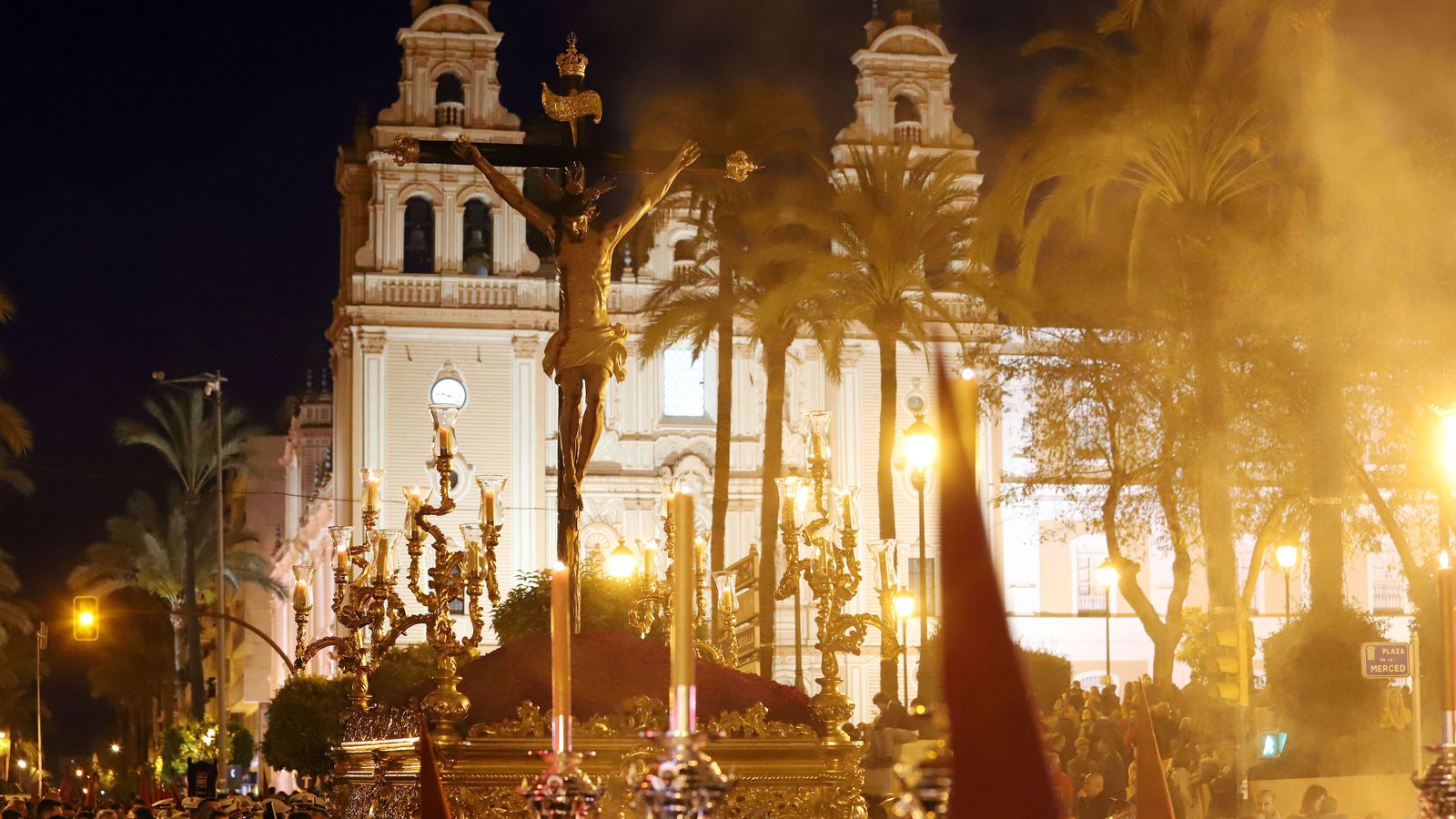 La hermandad de Judíos saliendo de la Catedral