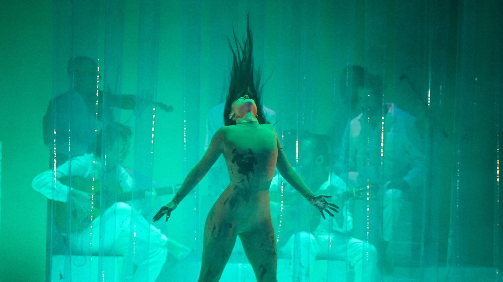 Escena del espectáculo 'Eterno' en el Villamarta.