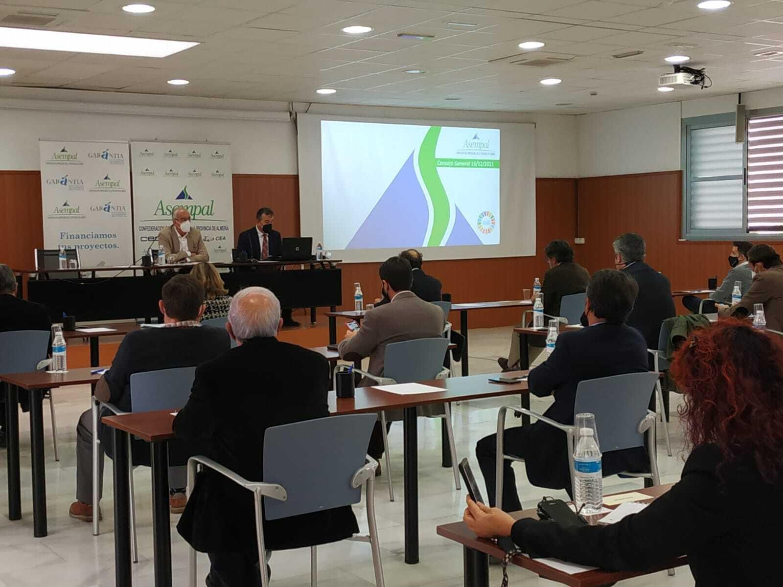 El Consejo General de la Confederación Empresarial de la Provincia de Almería, Asempal, ha mantenido un encuentro con el director provincial de Garántia SGR en Almería. El Consejo General de la Confederación Empresarial de la Provincia de Almería, Asempal, ha mantenido un encuentro con el director provincial de Garántia SGR en Almería.