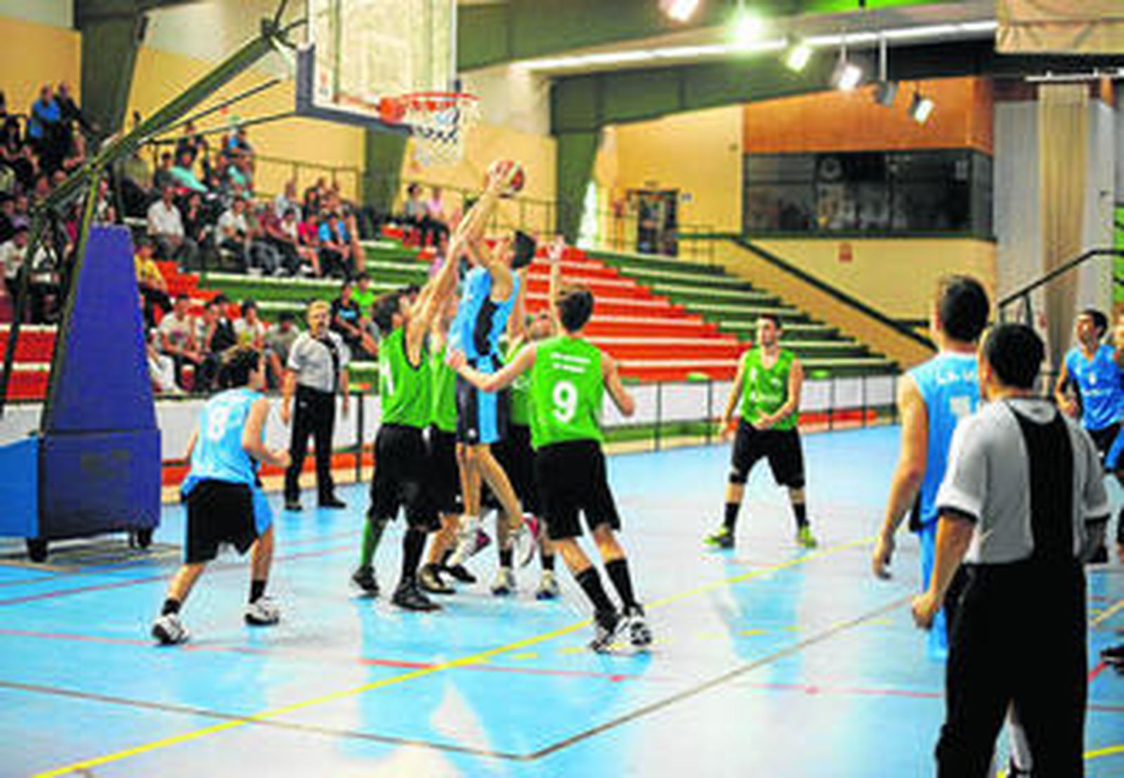 El equipo júnior B del Cimbis continúa imparable y cuenta sus partidos por victorias.