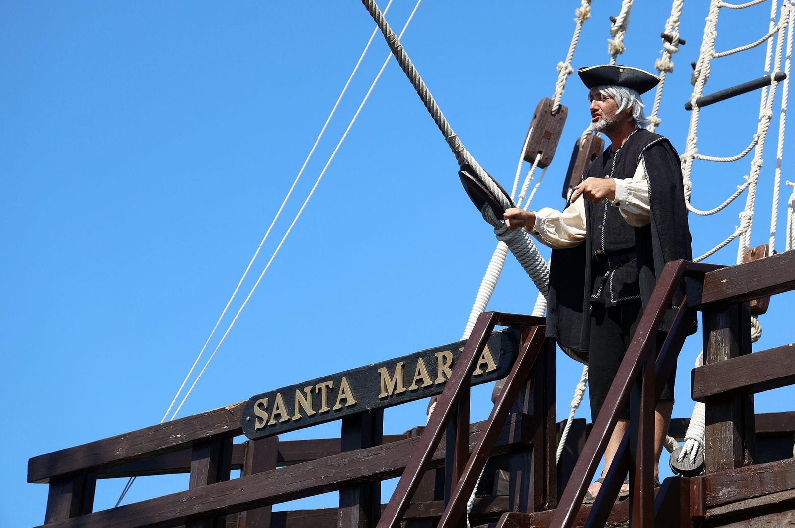 Imágenes de la Jornada de Puertas Abiertas del Muelle de las Carabelas con motivo del 3 de agosto