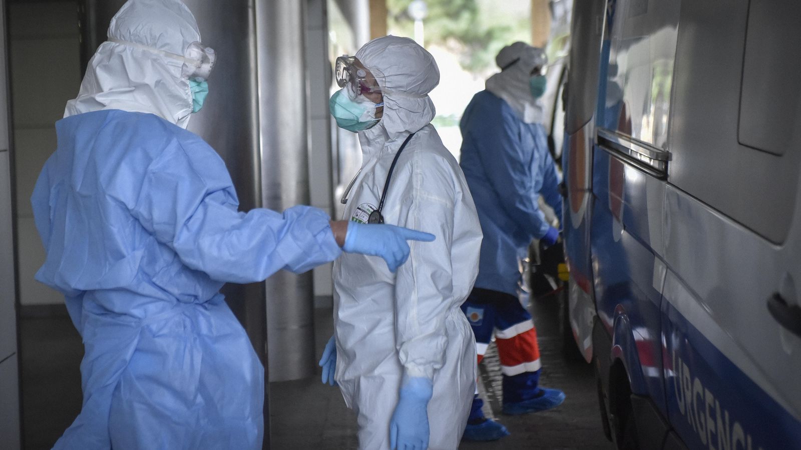 Personal sanitario con los EPIS, al principio de la pandemia.