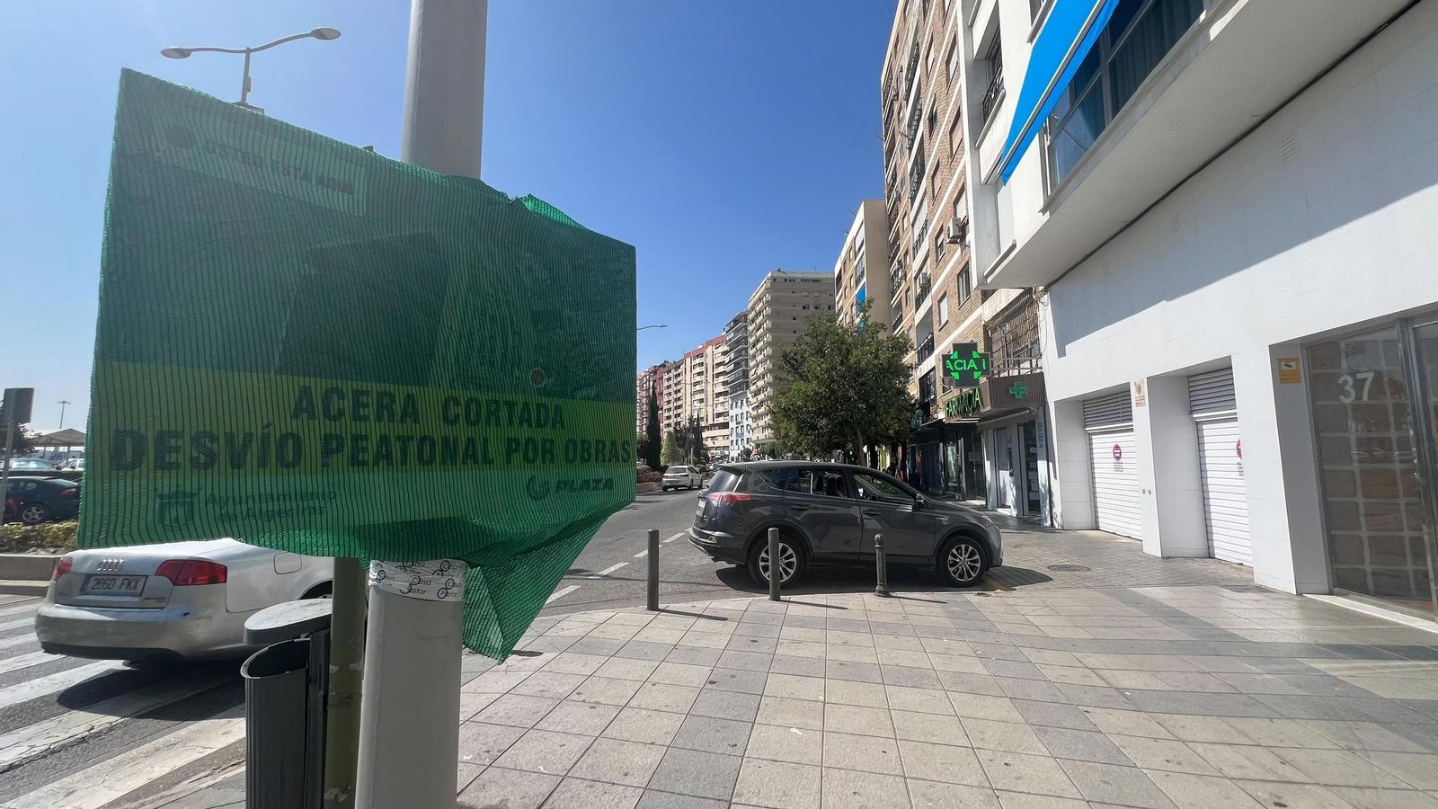 Uno de los carteles anunciadores del desvío para peatones, a principios de agosto. Uno de los carteles anunciadores del desvío para peatones, a principios de agosto.