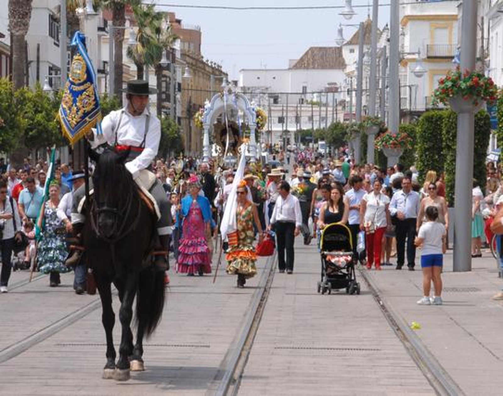 La hermandad de San Fernando comenzó su camino. /Rioja