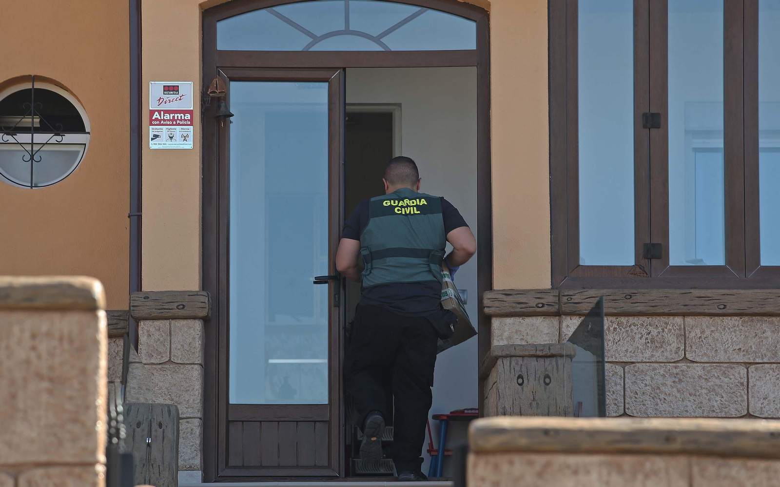 Fotos del registro de la Guardia Civil en Santa Margarita en La Línea