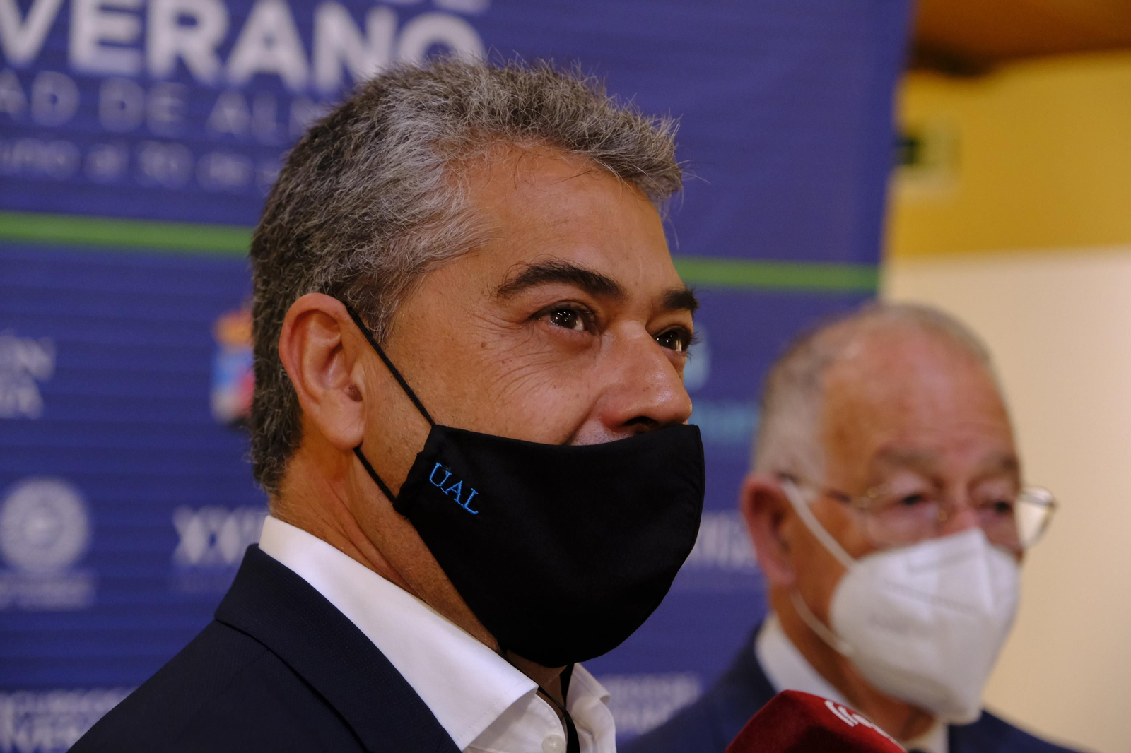 Fotogalería inicio XXII Cursos de Verano de la Universidad de Almería. Roquetas de Mar.