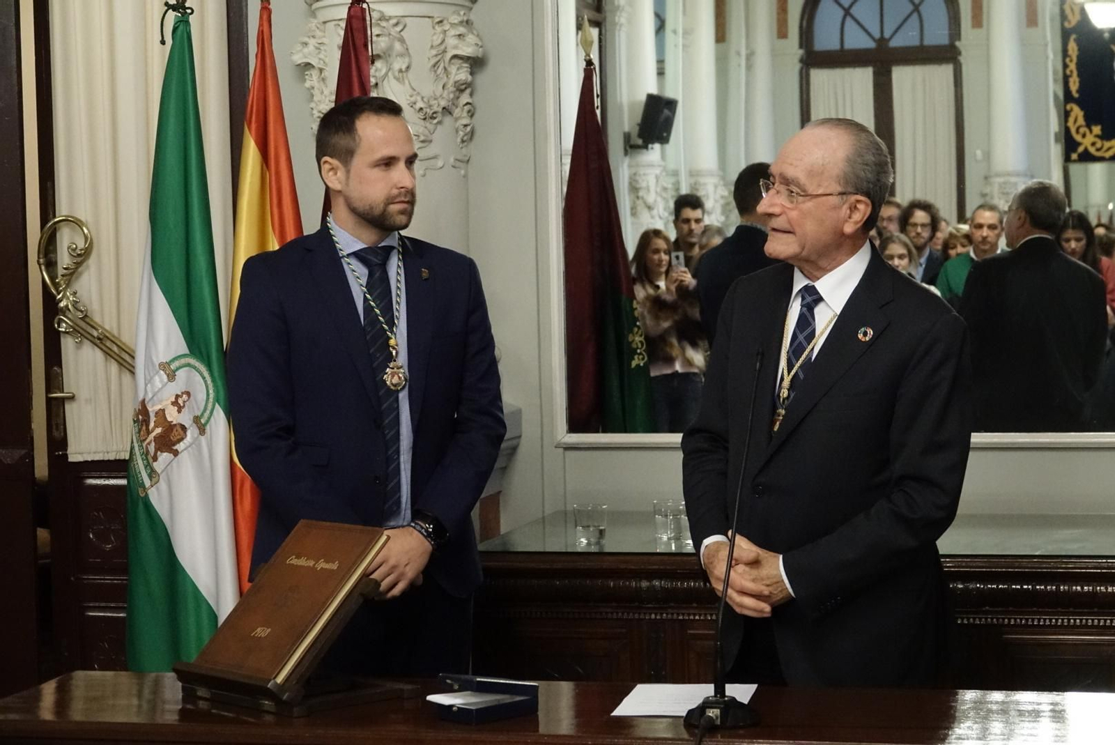 Luis Vede junto al alcalde de Málaga, Francisco de la Torre, al tomar posesión como concejal de Juventud en 2019.
