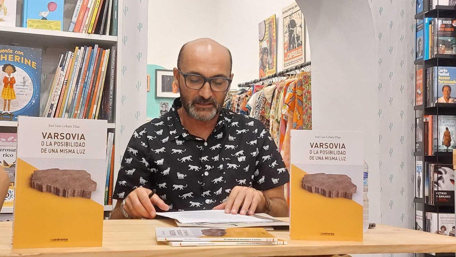 José Luis Lobato en la presentación de su último poemario