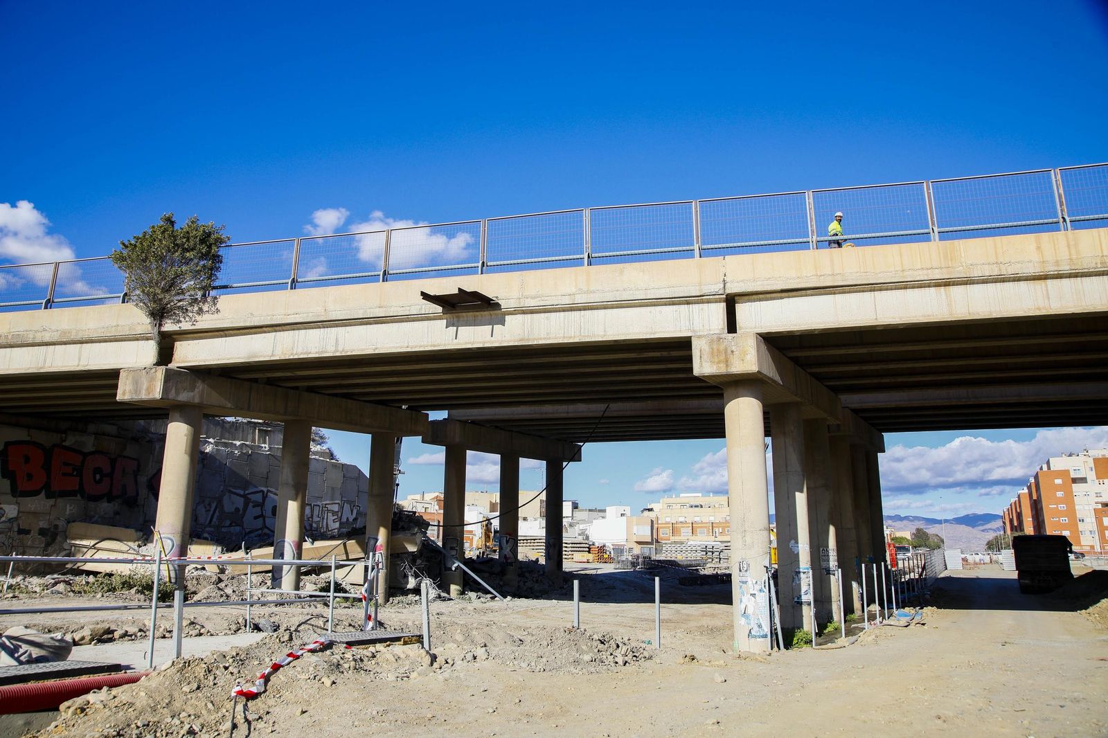Las mejores imágenes del derribo en el puente de la autovía del aeropuerto y el túnel de La Goleta