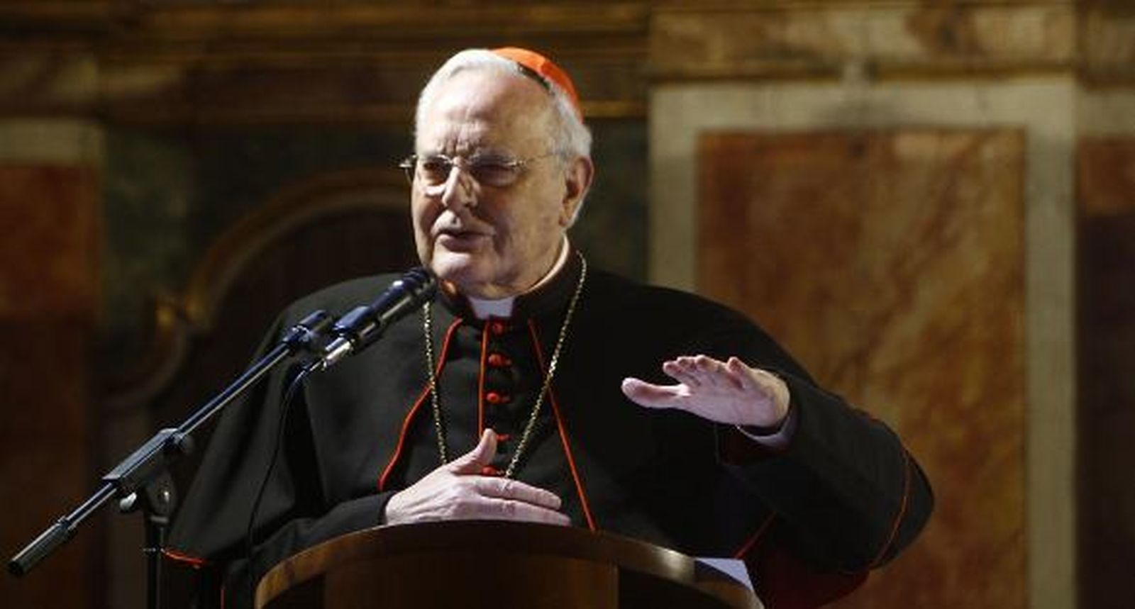 El cardenal Amigo Vallejo, intervenido de apendicitis