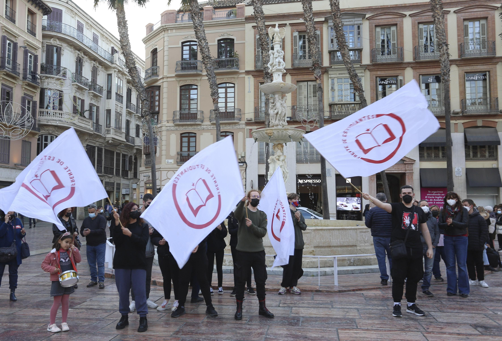 Estudiantes de Bachillerato Musical en una concentración en la Plaza de la Constitución. Estudiantes de Bachillerato Musical en una concentración en la Plaza de la Constitución.