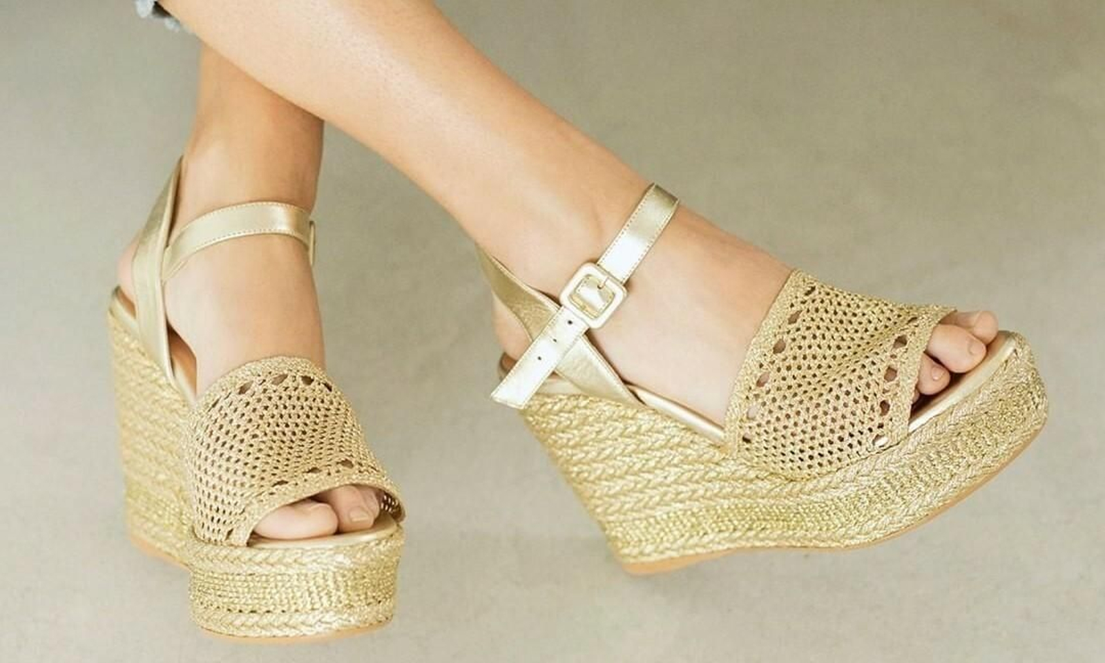 Cuñas de esparto, el calzado ideal para flamenca, mas de moda que nunca