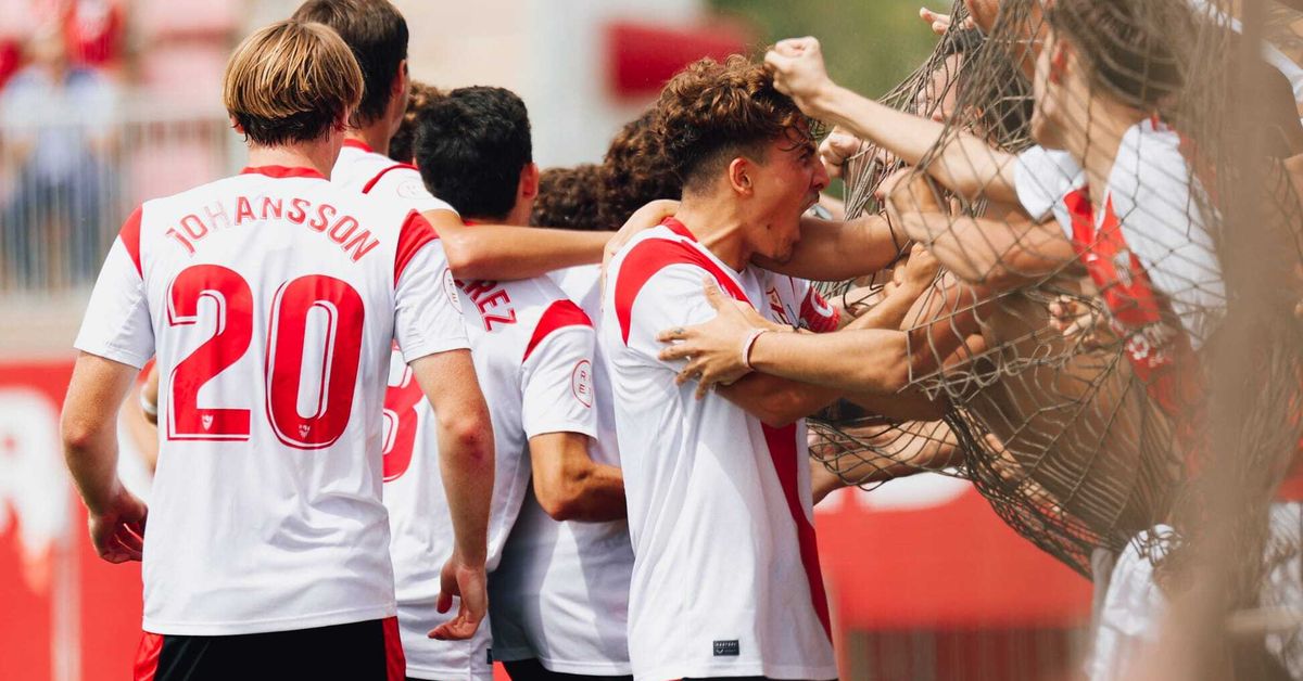 El Sevilla Atlético vence al Vélez y sale del descenso (2-1)