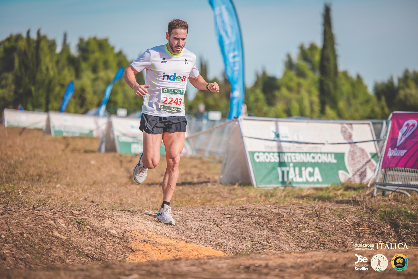 Búscate en las fotos del Cross de Itálica 2025 | 3