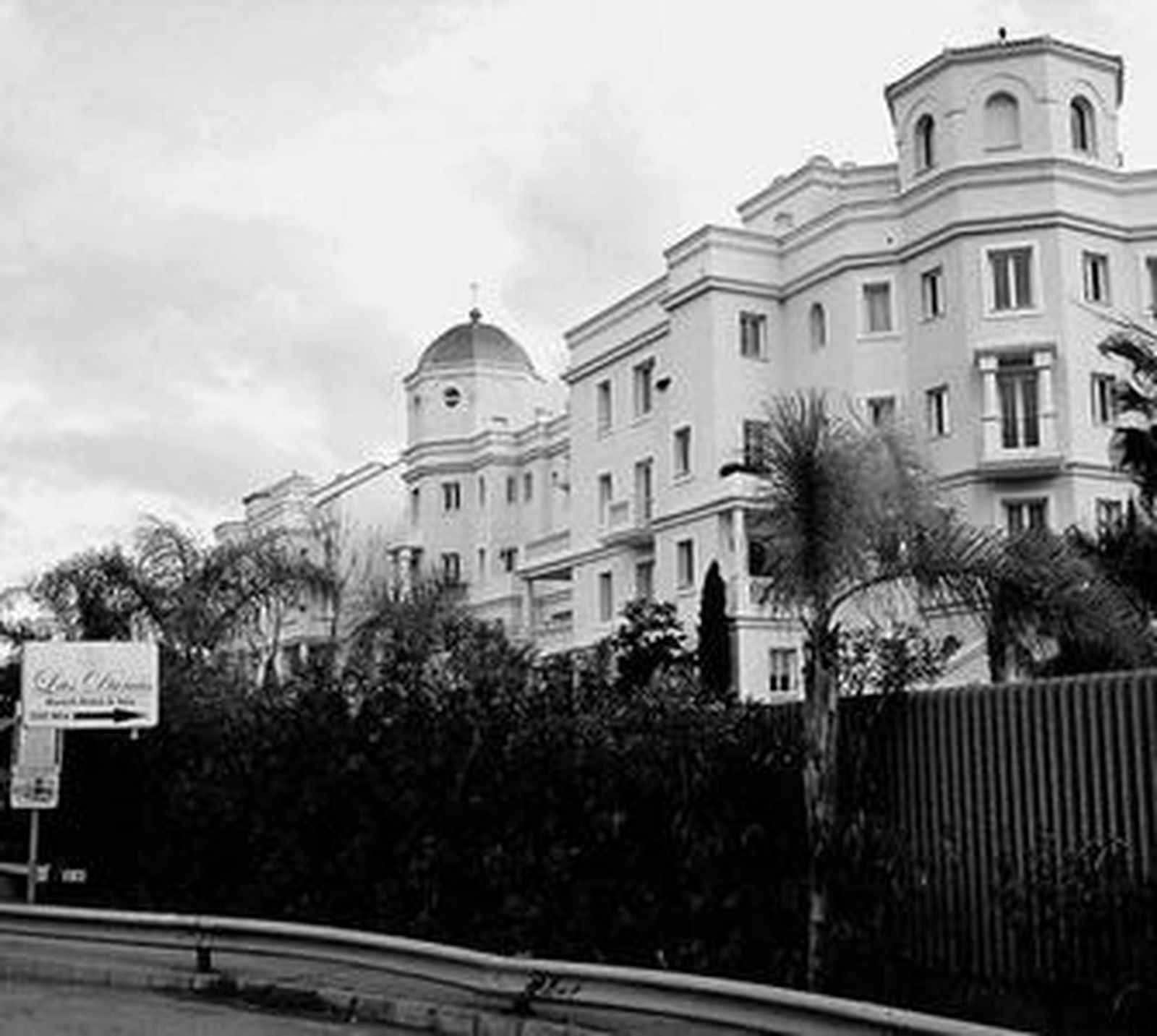 Las Dunas es uno de los diez hoteles cinco estrellas gran lujo de Andalucía.