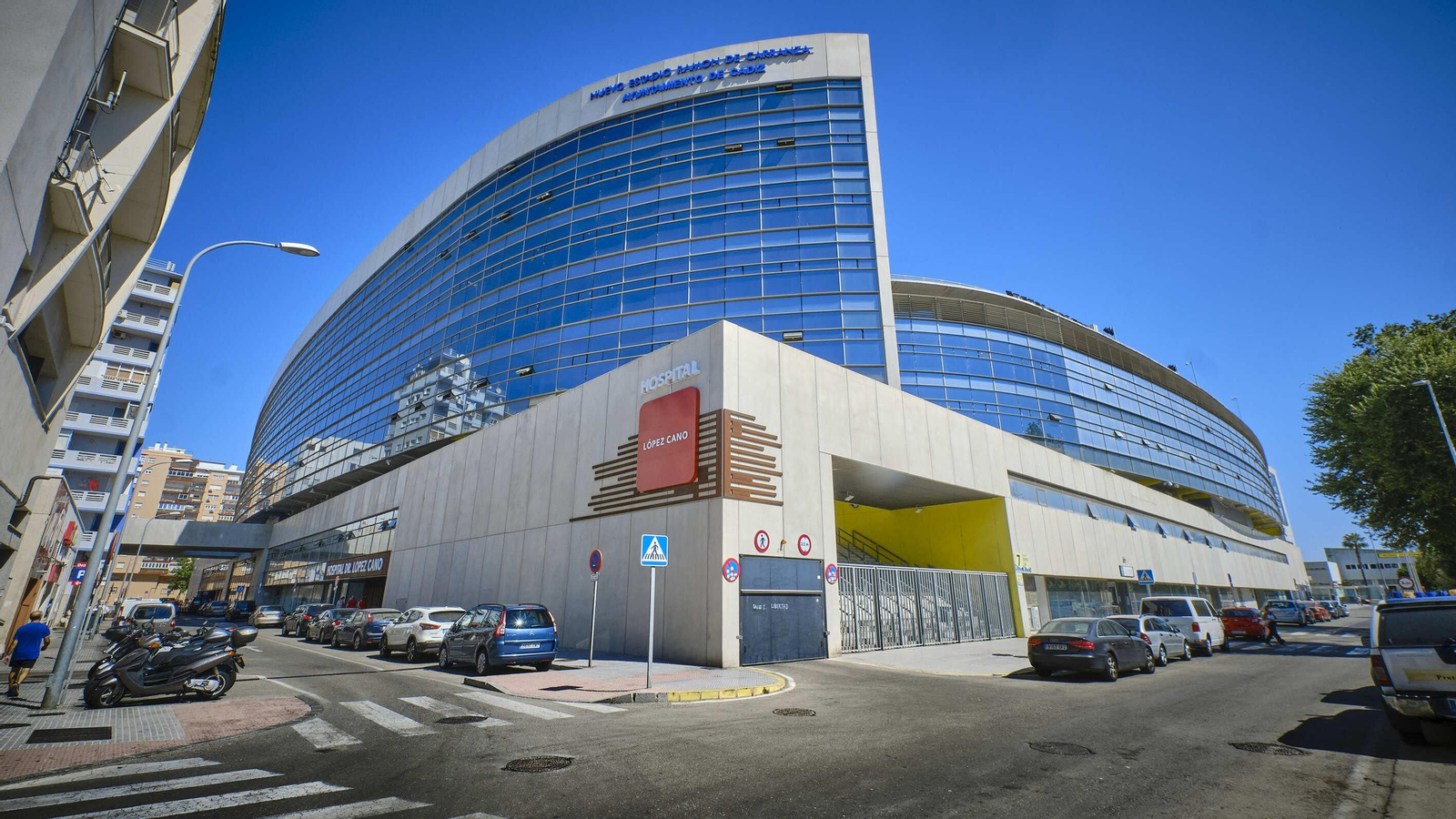 Exterior del estadio Carranza.