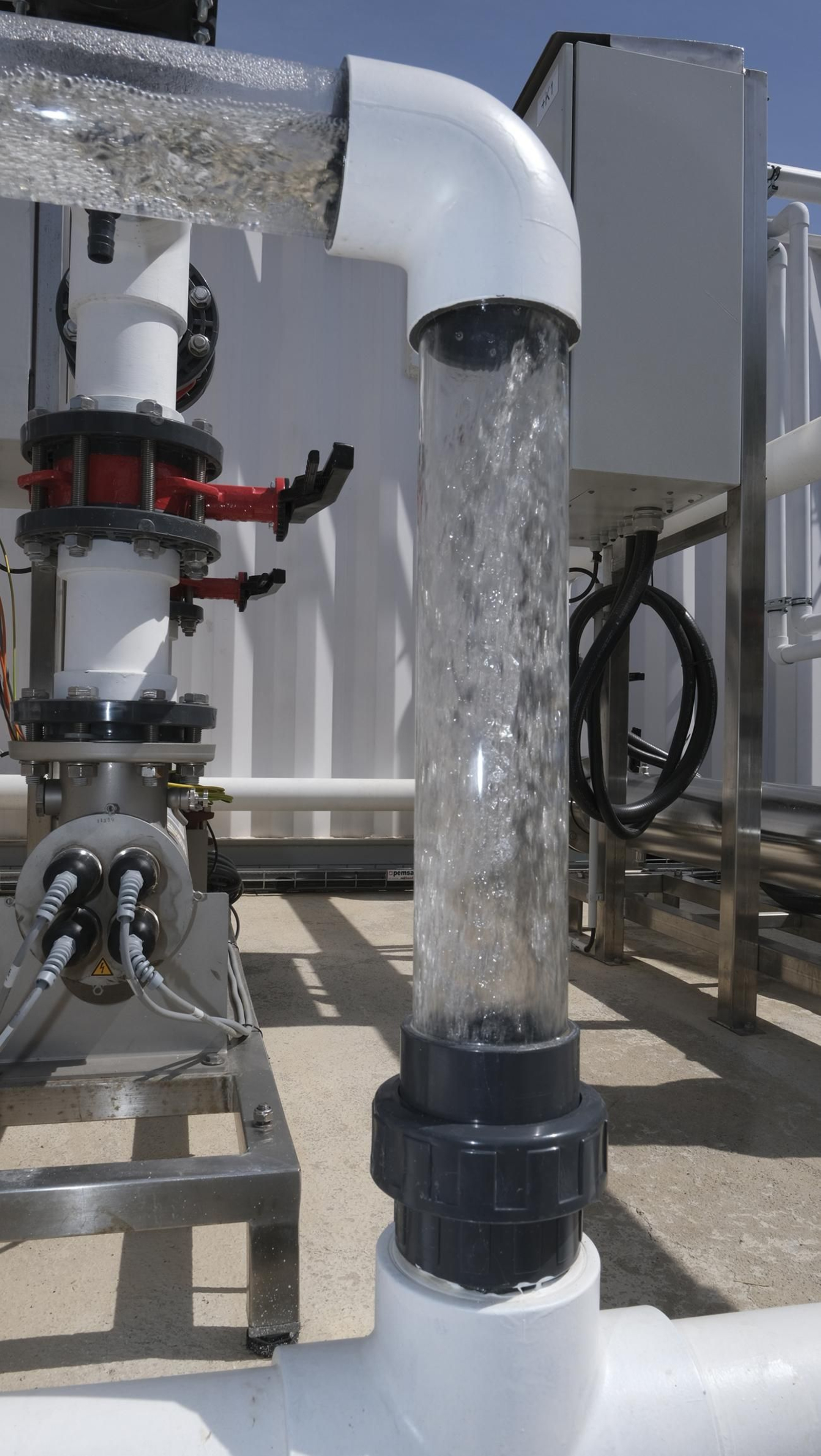 Imágenes de la inauguración del proyecto 'Life Phoenix' de AQUALIA, en la depuradora EDAR El Toyo