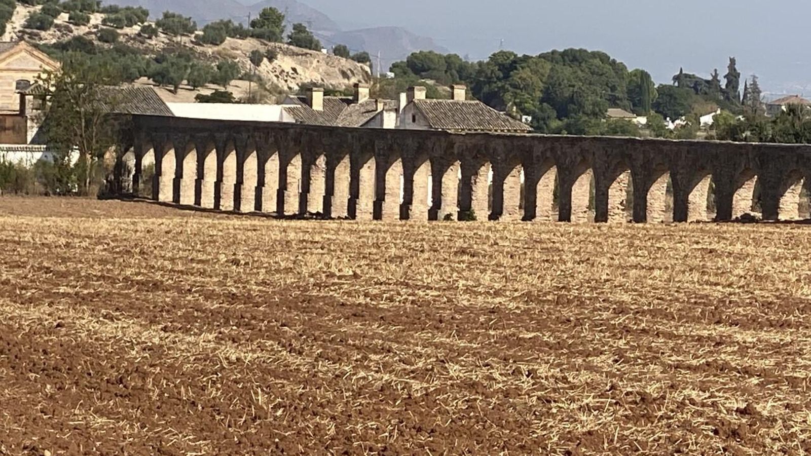 Trazado de la construcción hidráulica.